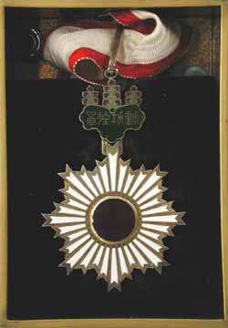 Japanese Imperial Order of the Rising Sun, 3rd class, 1909 gold with enamel, black lacquer box