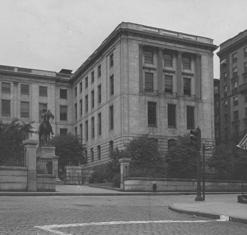 `Beacon St., head of Park St.; Mt. Vernon St. once ended here` Lantern slide