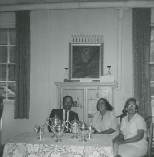 Howard DeGrasse Asbury and two unidentified women Photograph