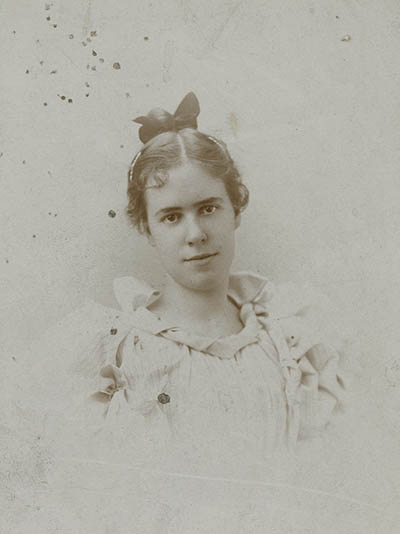 Anna Cushing Clapp (later Olin) Photograph