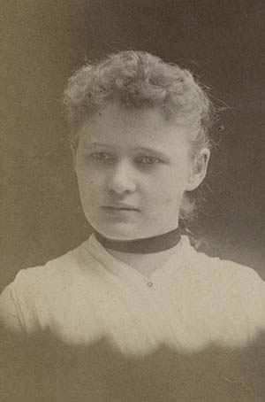 May Courtenay Pope (later Cranston) Carte de visite