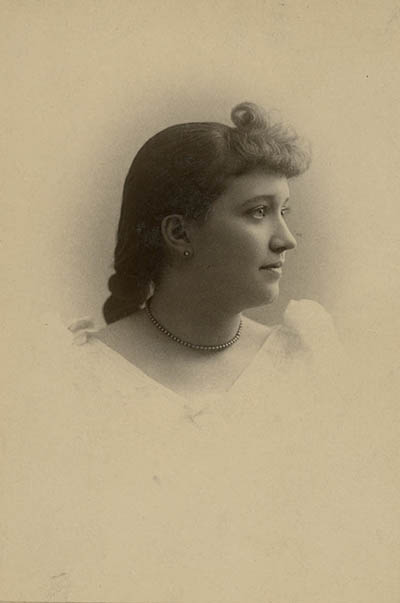 Unidentified woman Photograph