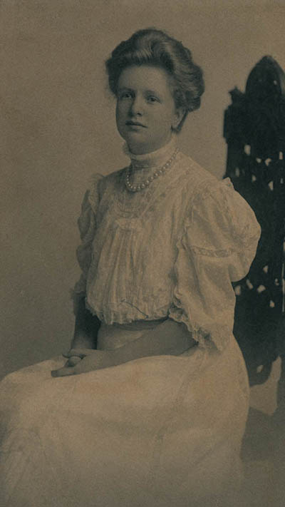 Unidentified woman Photograph