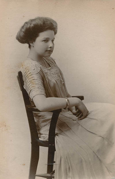 Unidentified woman Photograph