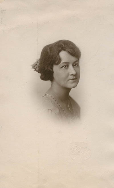 Unidentified woman Photograph