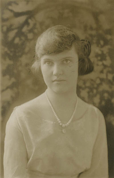 Unidentified woman Photograph